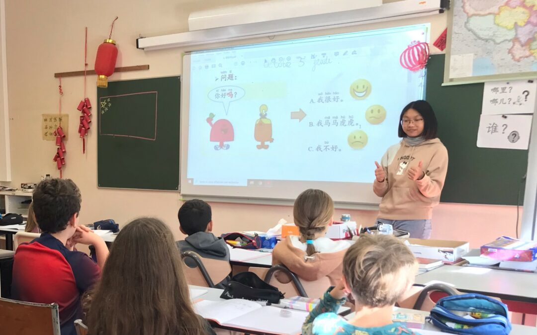Une assistante de Chinois accompagne nos élèves sinisants